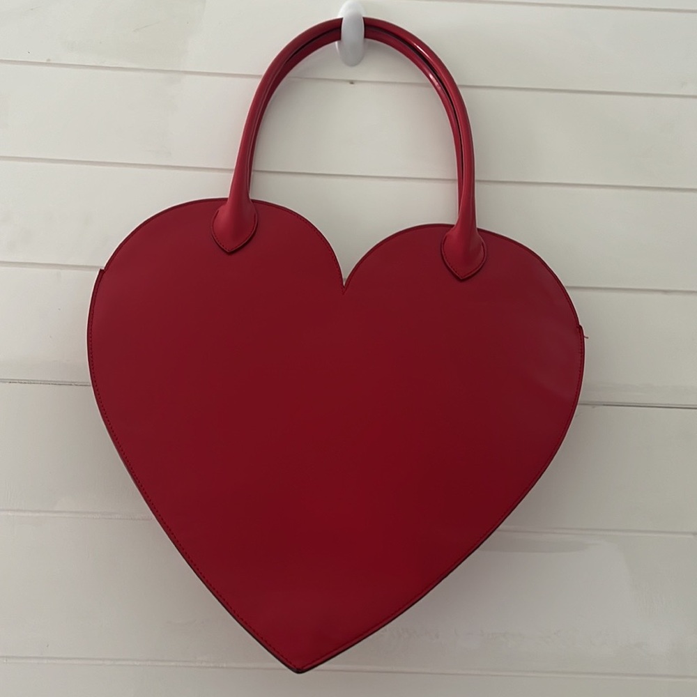 Moschino Rare. Vintage In great condition.
100% authentic
Red leather